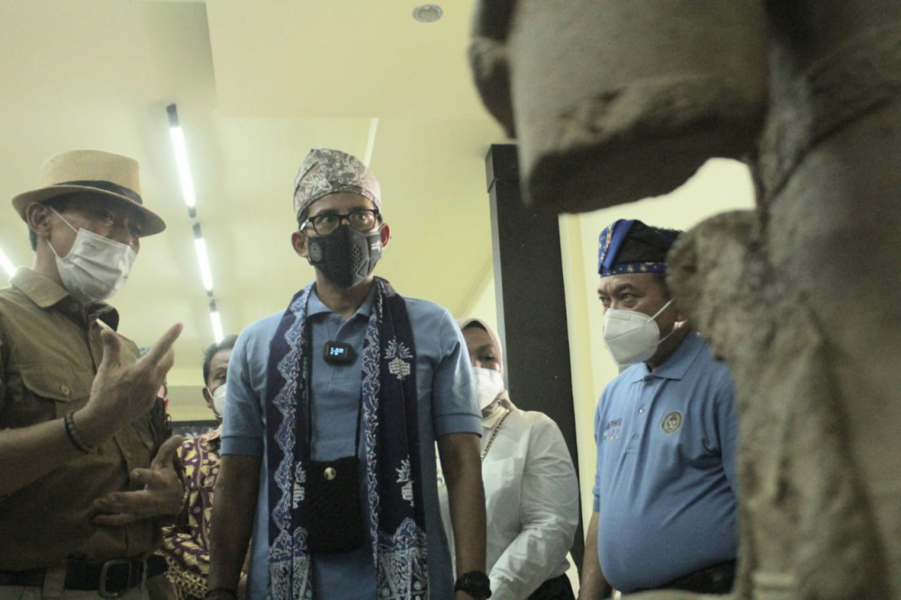 Kunjungan Kerja Menteri Pariwisata dan Ekonomi Kreatif RI, Sandiaga Salahuddin Uno, bertempat di Desa Wisata Kawasan Candi Muaro Jambi, Kamis (03/03/2022).