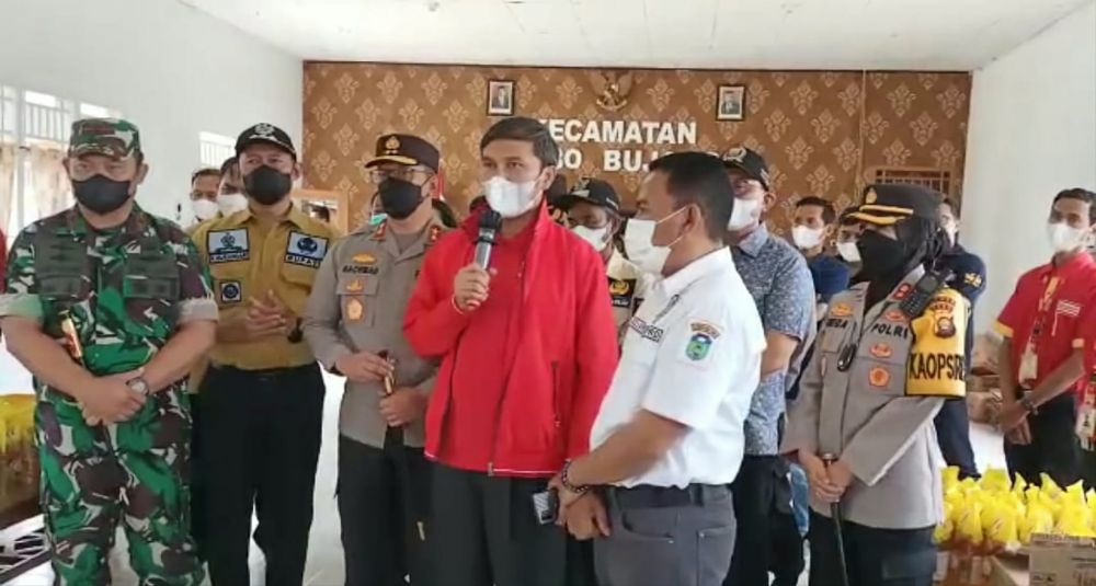 Edi Purwanto saat meninjau pasar