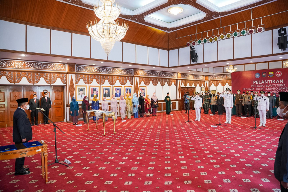  Pelantikan Penjabat (Pj) Bupati Muaro Jambi, Penjabat Bupati Sarolangun, dan Penjabat Bupati Tebo, Bertempat di Auditorium Rumah Dinas Gubernur Jambi, Minggu, (22 /05/2022) sore