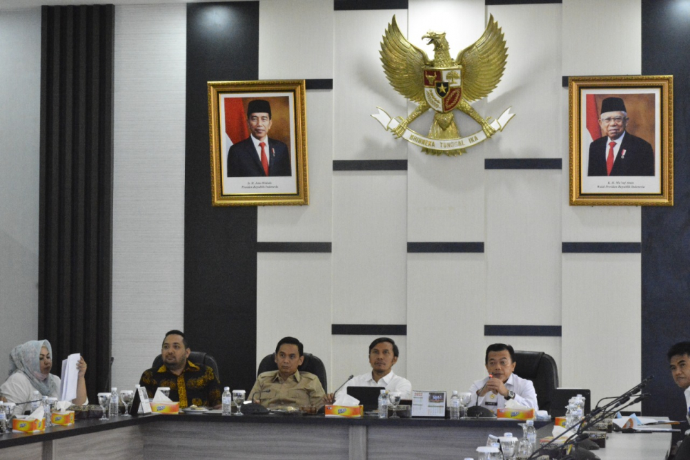 DPRD Provinsi Jambi menggelar rapat bersama dengan Pemerintah Provinsi Jambi membahas terkait rancangan KUA-PPAS Provinsi Jambi tahun anggaran 2023, Rabu sore (20/7).