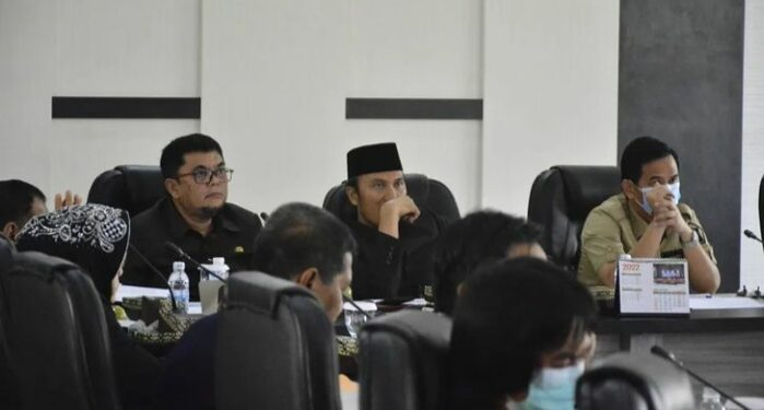 Ketua dan Waka DPRD Provinsi Jambi RDP dengan pihak Petrochina di ruang Banggar DPRD Provinsi Jambi, Senin (01/08/2022).