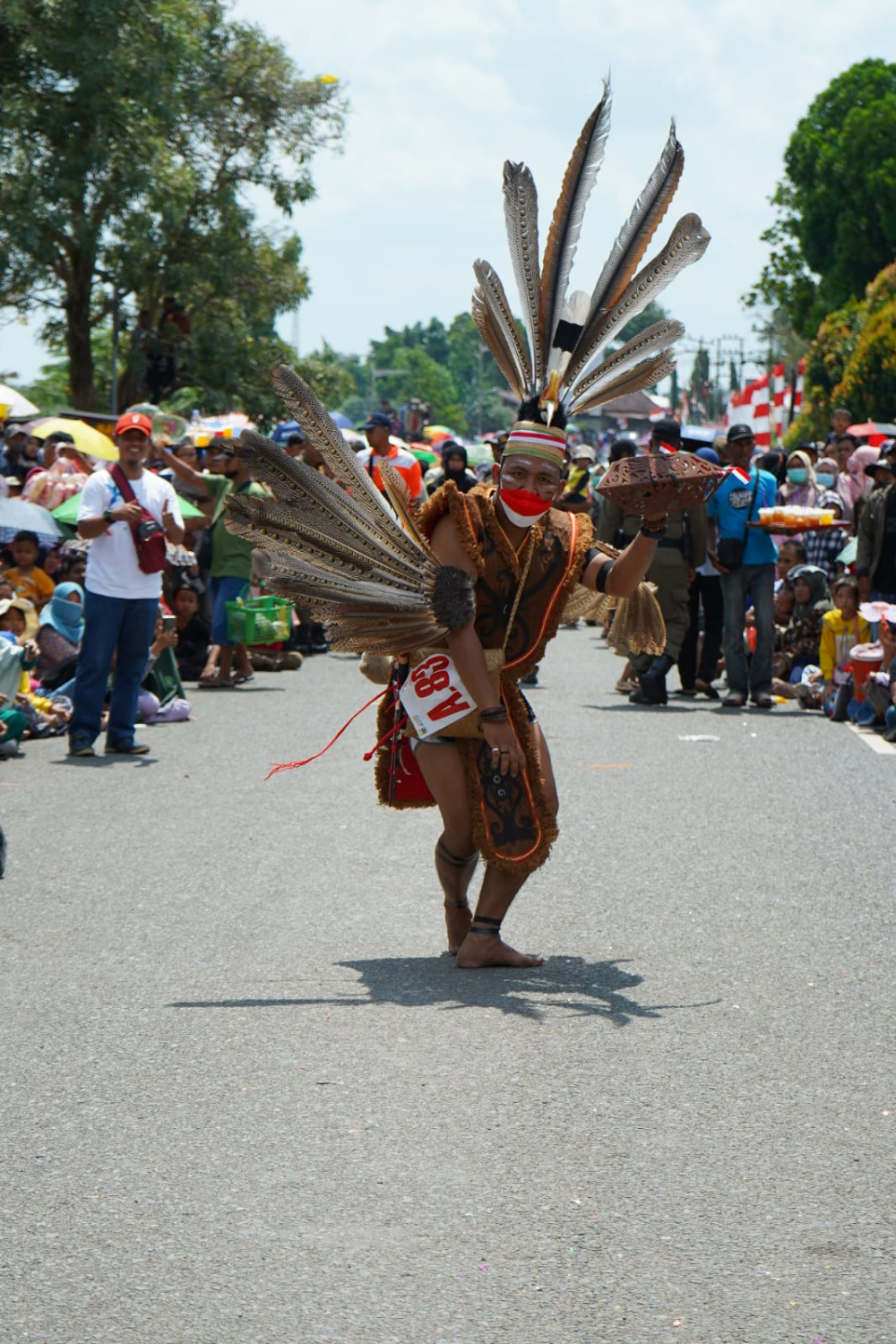 Pawai Pembangunan Provinsi Jambi dalam rangka Peringatan HUT ke-77 Republik Indonesia Tahun 2022 yang berlangsung di depan Rumah Dinas Gubernur Jambi, Kamis (18/08/2022)