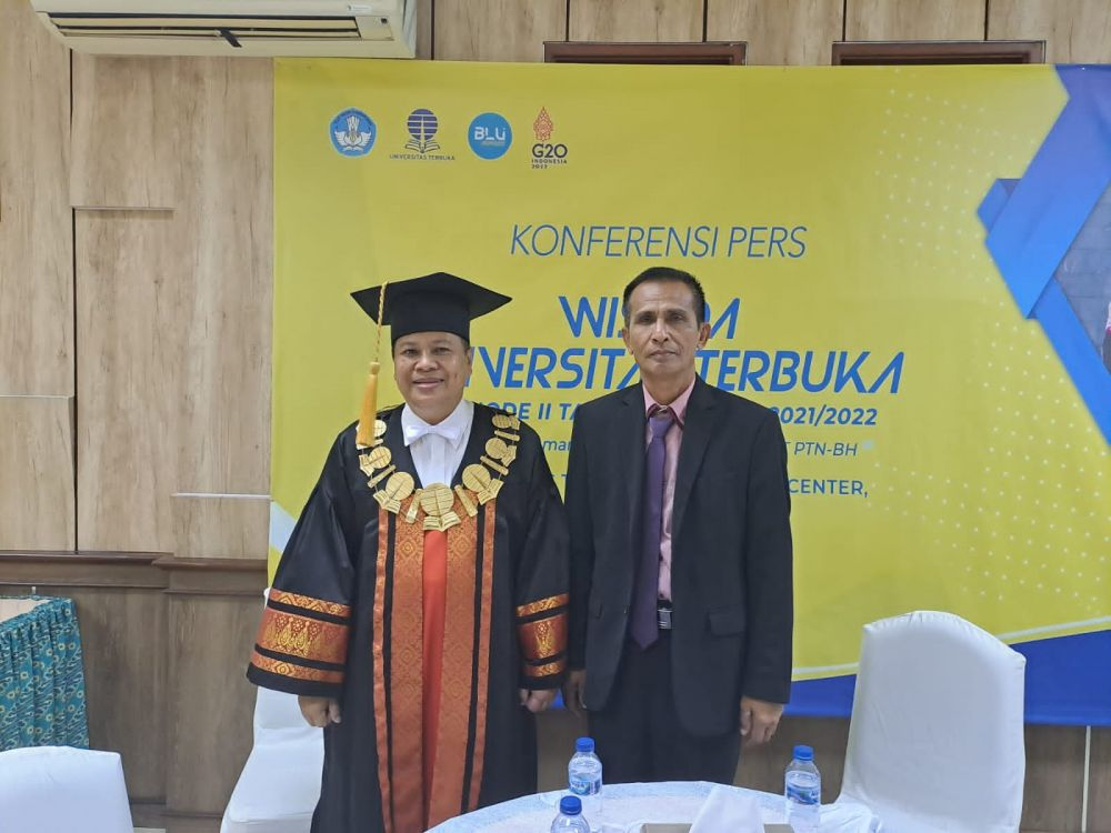 Samuel Hutabarat hari ini, Selasa (23/8/2022), hadir di acara wisuda Universitas Terbuka (UT) untuk mewakili anaknya, mendiang Brigadir Nofriansyah Yosua Hutabarat atau Brigadir J meneima ijazah.
