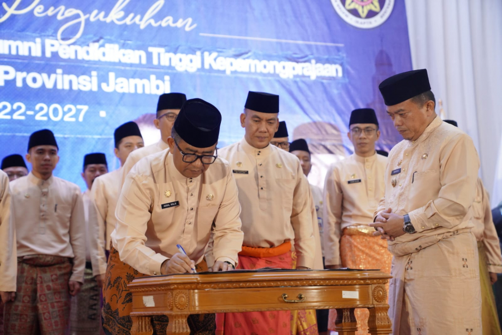 Pelantikan dan Pengukuhan Dewan Pengurus Ikatan Keluarga Alumni Pendidikan Tinggi Kepamongprajaan (IKAPTK) Provinsi Jambi Periode 2022-2027, bertempat di Ratu Convention Center Jambi, Selasa (27/09/2022).