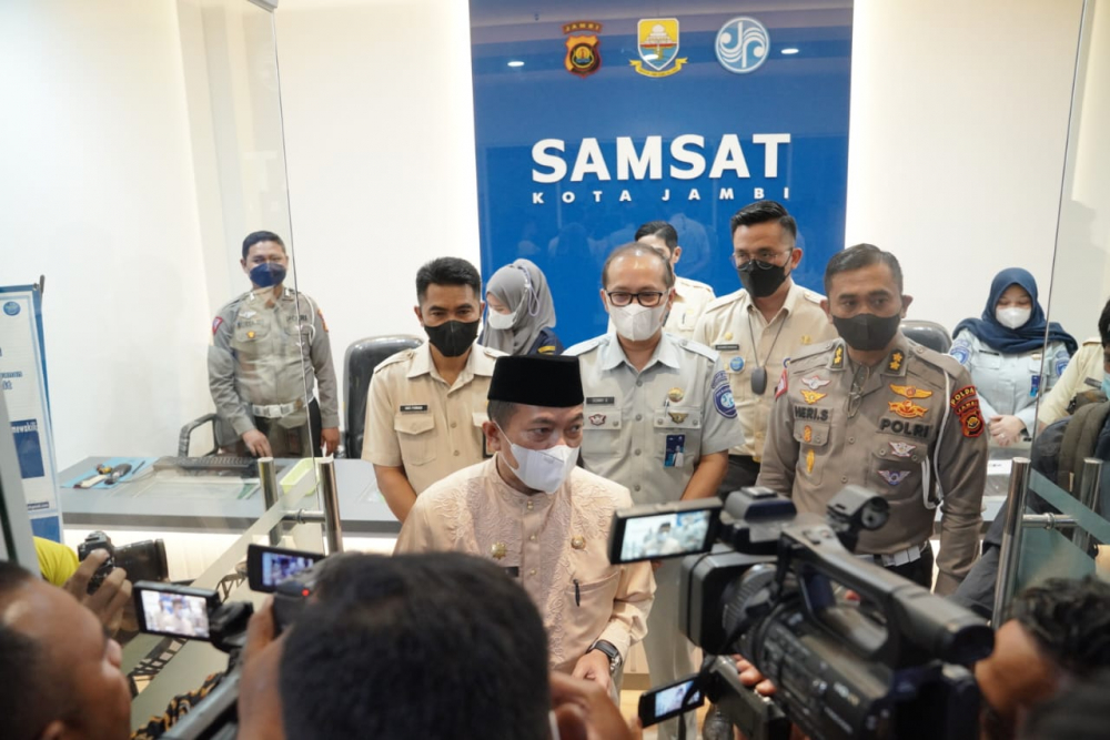 Gubernur Jambi Al Haris saat di wawancara 