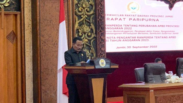 Juru Bicara Banggar DPRD Provinsi Jambi, M Juber dalam Rapat Paripurna DPRD Provinsi Jambi, Jumat (30/9).  