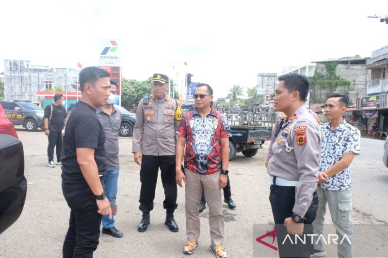 Kapolda Jambi saat melakukan pengecekan di jalan lintasan angkutan batu bara, Sabtu (29/10/2022).