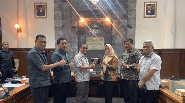 Anggota Komisi I DPRD Provinsi Jambi melaksanakan studi banding ke DPRD Provinsi Yogyakarta, Rabu (7/12/2022).