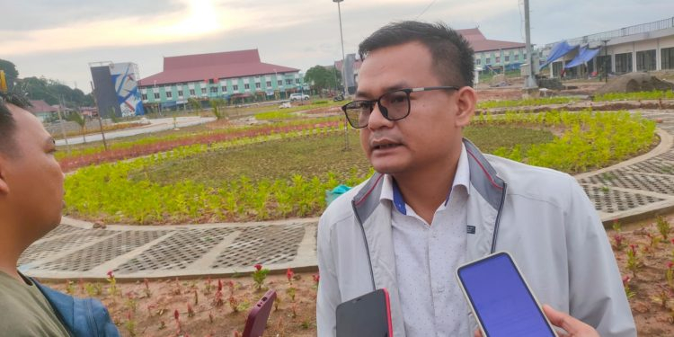 Anggota Komisi III DPRD Provinsi Jambi, Juwanda bersama dengan Rusdi melakukan sidak ke Ruang Terbuka Hijau (RTH) Park Putri Pinang Masak, Selasa (17/1/2023).