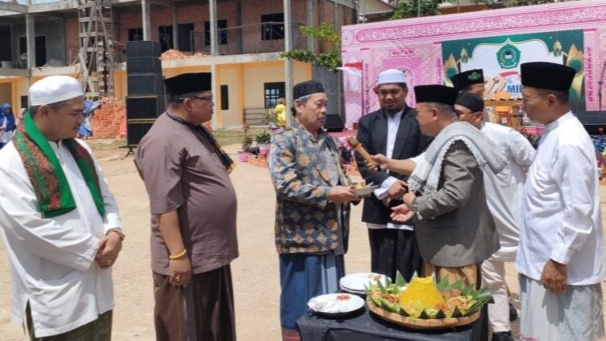 
Upro/jernih.id
Al Haris hadiri Milad ke 22 Ponpes Al Munawwarah Reborn, Sabtu (28/1)