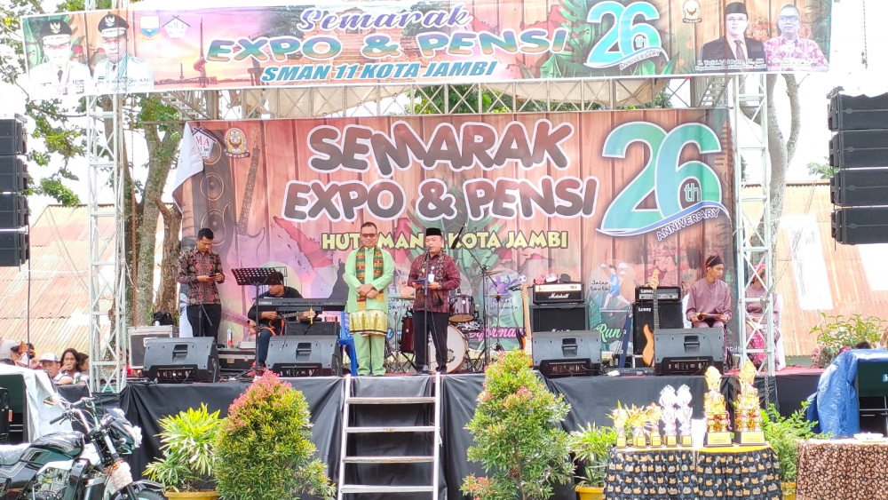Gubernur Jambi saat membuka semarak Expo dan Pensi SMA 11 Kota Jambi