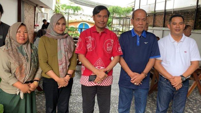 Ketua DPRD Provinsi Jambi, Edi Purwanto menerima konsolidasi ketua Komite Olahraga Rekreasi Masyarakat Indonesia (KORMI) Kota Sungai Penuh beberapa waktu lalu. Pertemuan tersebut dilakukan dalam membahas persiapan pelantikan KORMI Sungai Penuh.