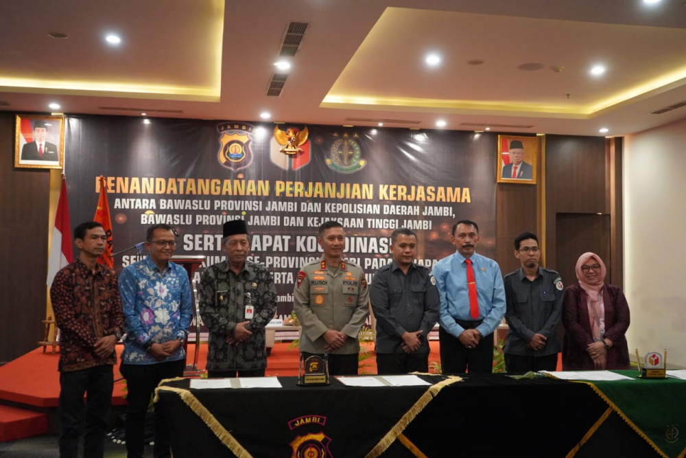 Penandatanganan Perjanjian Kerja Sama Antara Bawaslu Provinsi Jambi Dan Kepolisian Daerah Jambi, Kejaksaan Tinggi Jambi, Sekaligus Rapat Koordinasi Sentra Gakkumdu Se-Provinsi Jambi 