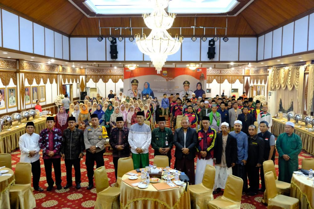 Wakil Gubernur Jambi, Drs.H.Abdullah Sani,M.Pd.I melepas Kontingen Musabaqah Qiraatil Kutub Tingkat Nasional (MQKN)