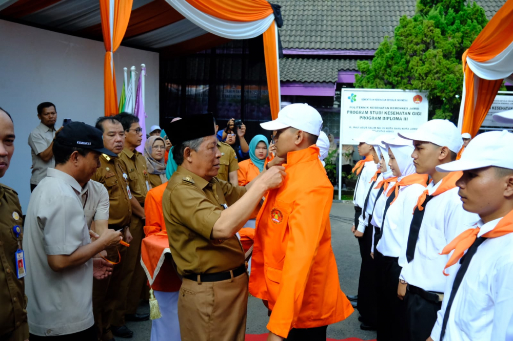 Wakil Gubernur Jambi Drs.H.Abdullah Sani, M.Pd.I membuka secara resmi Pengenalan Kehidupan Kampus Bagi Mahasiswa dan Mahasiswi Baru (PKKMB) Politeknik Kesehatan Kemenkes Jambi Tahun Akademik 2023/2024,