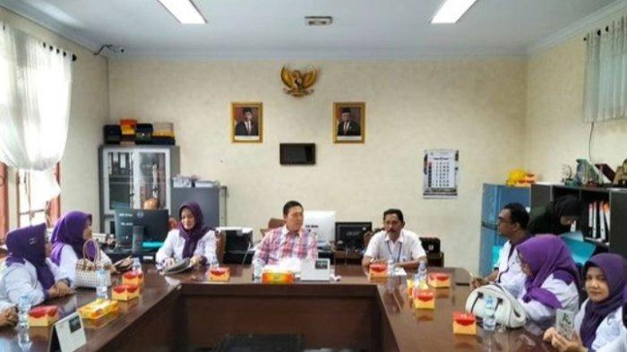 Anggota Komisi IV DPRD Provinsi Jambi Budi Yako menerima audiensi bersama Lembaga Perlindung Anak (LPA) Kota Jambi, Kamis (7/9/2023).