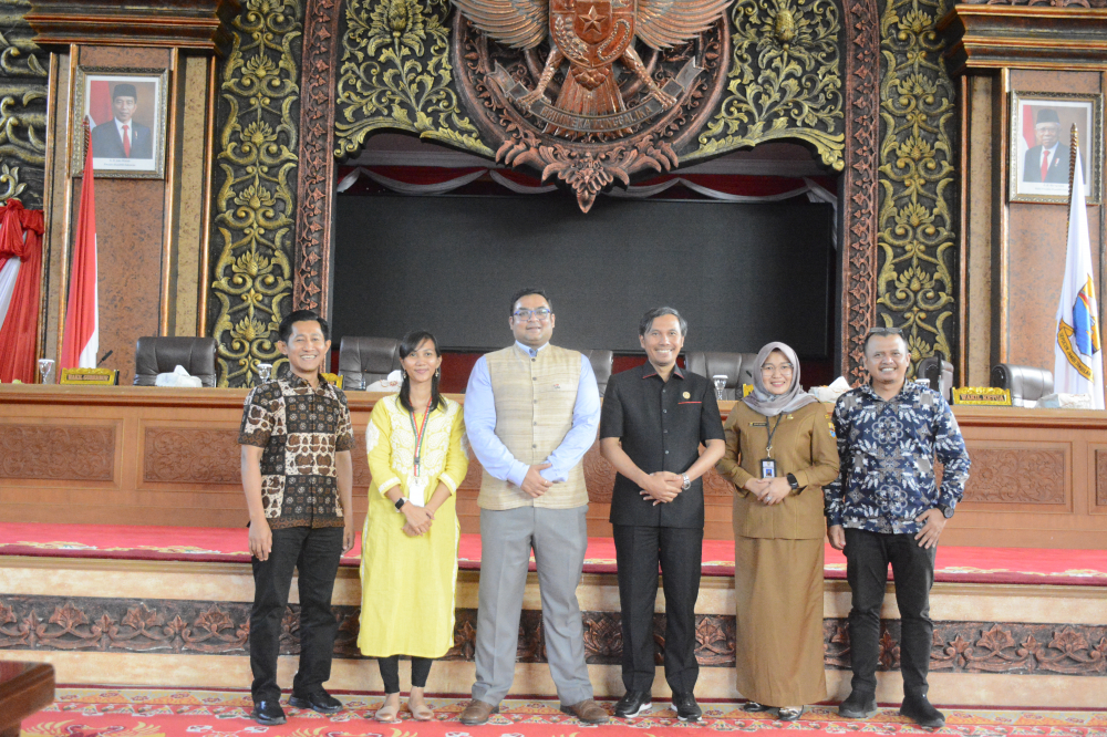 Ketua DPRD Provinsi Jambi saat menerima kunjungan Konjen India Subham Singh, Senin (24/7)