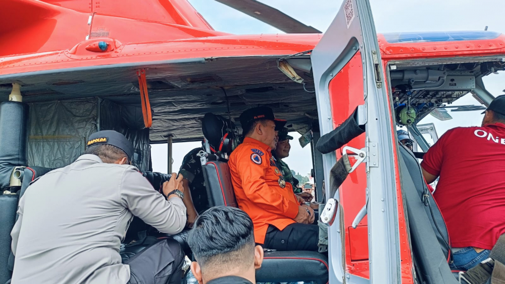 Bersama Kasad Jenderal TNI Dudung, Gubernur Jambi Al Haris ikut pantau Hotspot melalui Udara