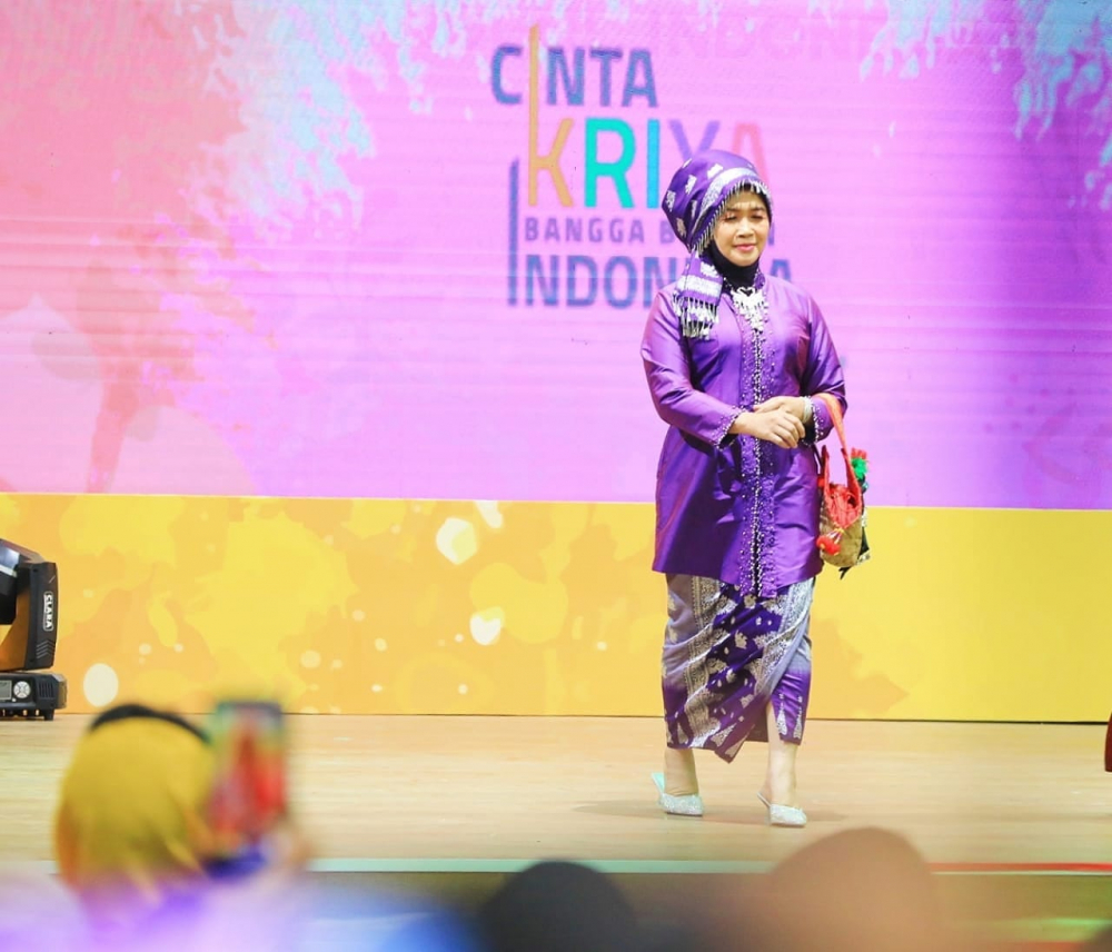 Ketua Dewan Kerajinan Nasional Daerah (Dekranasda) Provinsi Jambi Hj.Hesnidar Haris