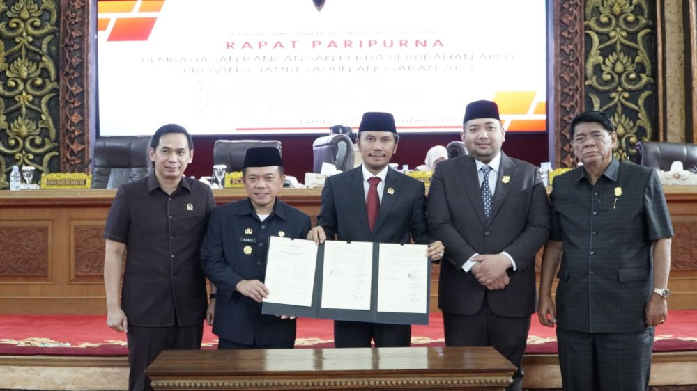 Dewan Perwakilan Rakyat Daerah (DPRD) Provinsi Jambi mengesahkan Paraturan Daerah (Perda) Anggaran Pendapatan dan Belanja (APBD ) Perubahan Provinsi Jambi Tahun 2023.