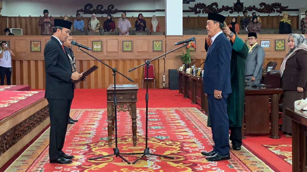 Prosesi pelantikan M Asriadi sebagai anggota DPRD Provinsi Jambi sisa masa jabatan 2919-2024, Kamis (19/10)