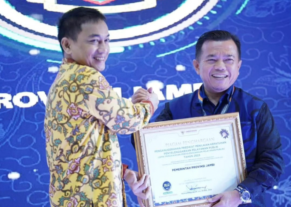 Al Haris Terima Penghargaan dari Ombudsman. 