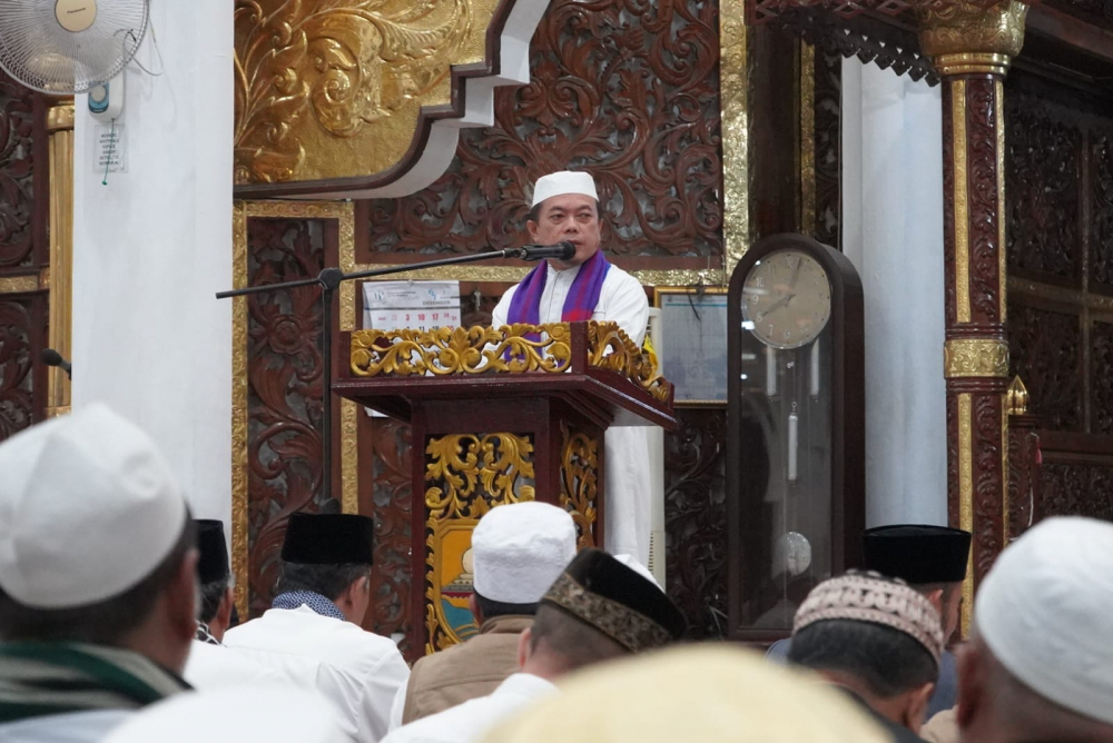 Pemerintah Provinsi Jambi melaksanakan kegiatan Jambi Berdzikir yang merupakan warna baru dalam menyambut pergantian tahun di Bumi Sepucuk Jambi Sembilan Lurah, Minggu (31/12/2023) malam.