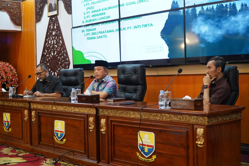 Gubernur Jambi Al Haris memimpin rapat optimalisasi sungai sebagai jalur angkutan batu bara.