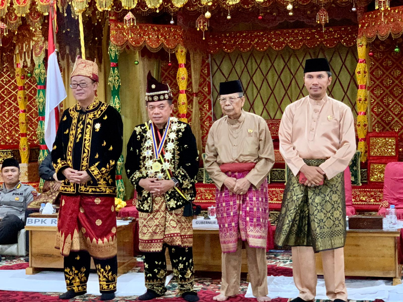 Ketua DPRD Provinsi Jambi Edi Purwanto saat menghadiri Penganugerahan Dr. Ir. Ahmadi Noor Supit sebagai anggota kehormatan Adat Melayu Jambi, Senin (15/1)
