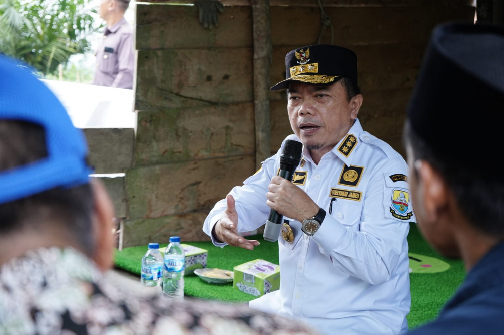 Gubernur Jambi Al Haris bertemu dan berdialog dengan petani