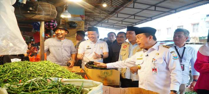 Inspeksi Mendadak (Sidak) Harga Bahan Pokok di Pasar Angso Duo Jambi, Jum’at (08/03/2024) pagi.