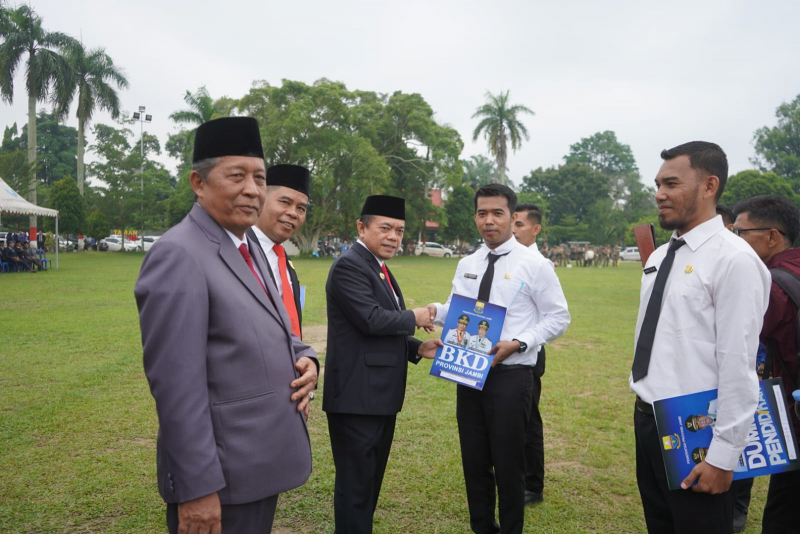 Penyerahan SK PPPK Pemprov Jambi oleh Gubernur Jambi Al Haris, Selasa (7/5)