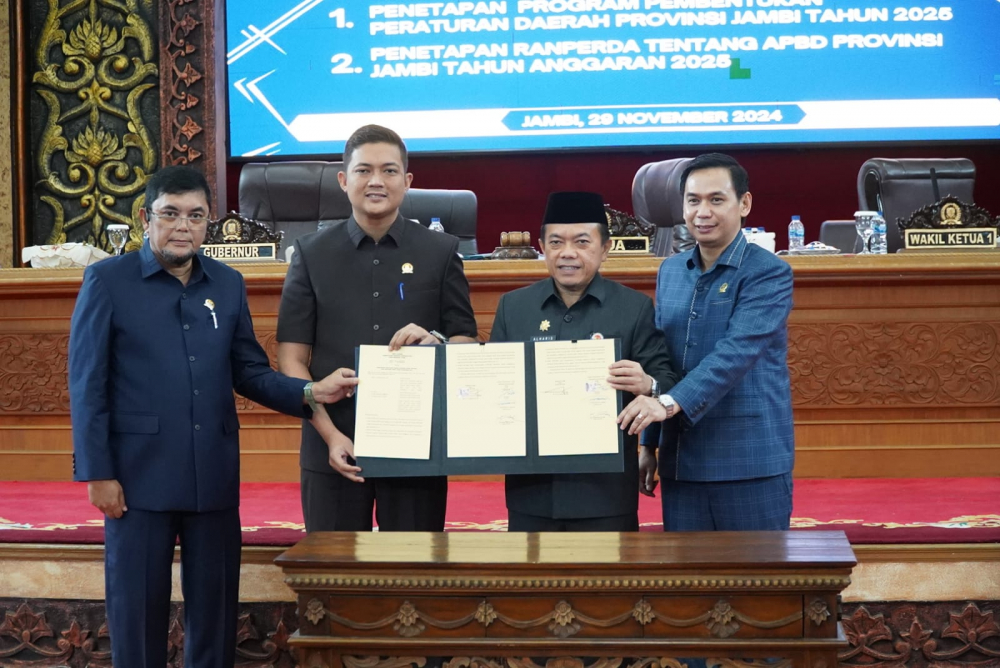 Gubernur Al Haris Apresiasi DPRD Bahas APBD 2025 Tepat Waktu. Foto dok Kominfo Prov Jambi.