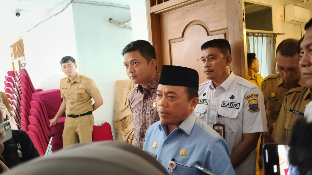 Gubernur Jambi Al Haris bersama Ketua DPRD Provinsi Jambi Hafiz usai mengikuti rapat persiapan makan bergizi gratis.