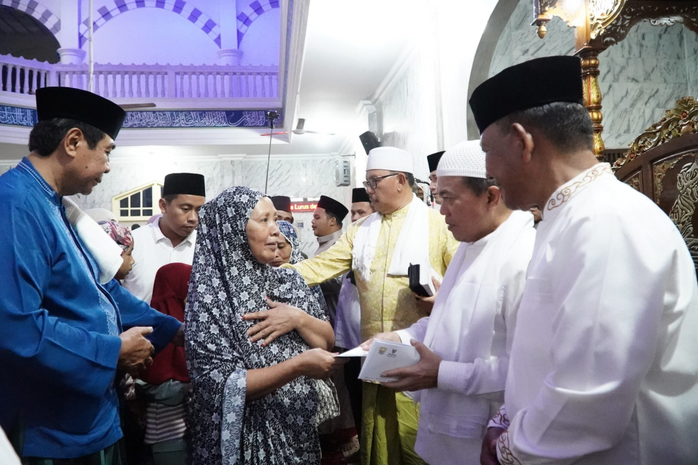 Safari Ramadhan di Merangin, Al Haris Santuni Anak Yatim dan Lansia. Foto dok Kominfo Provinsi Jambi
