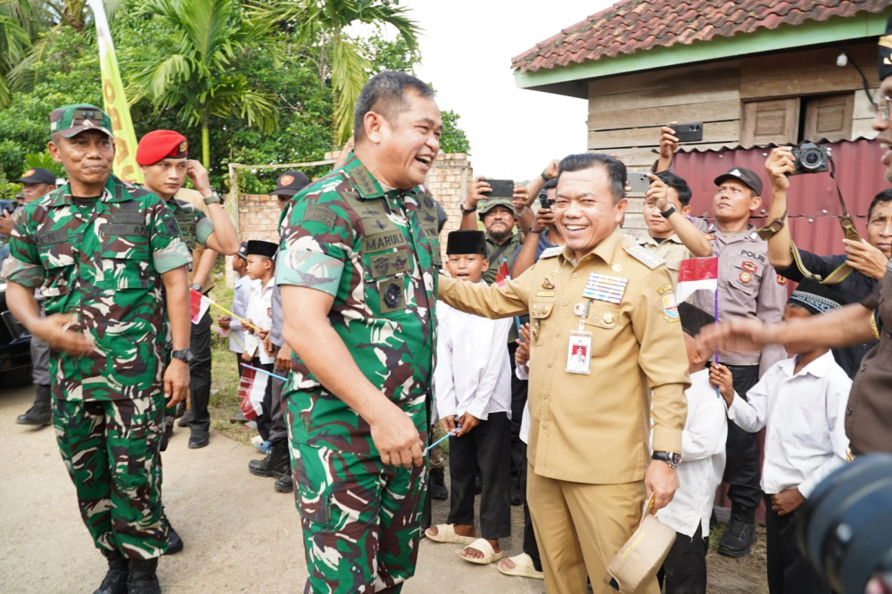 Al Haris Dampingi KSAD Maruli Simanjuntak Resmikan 47 Titik Program TNI AD Manunggal Air. Foto dok Kominfo Provinsi Jambi