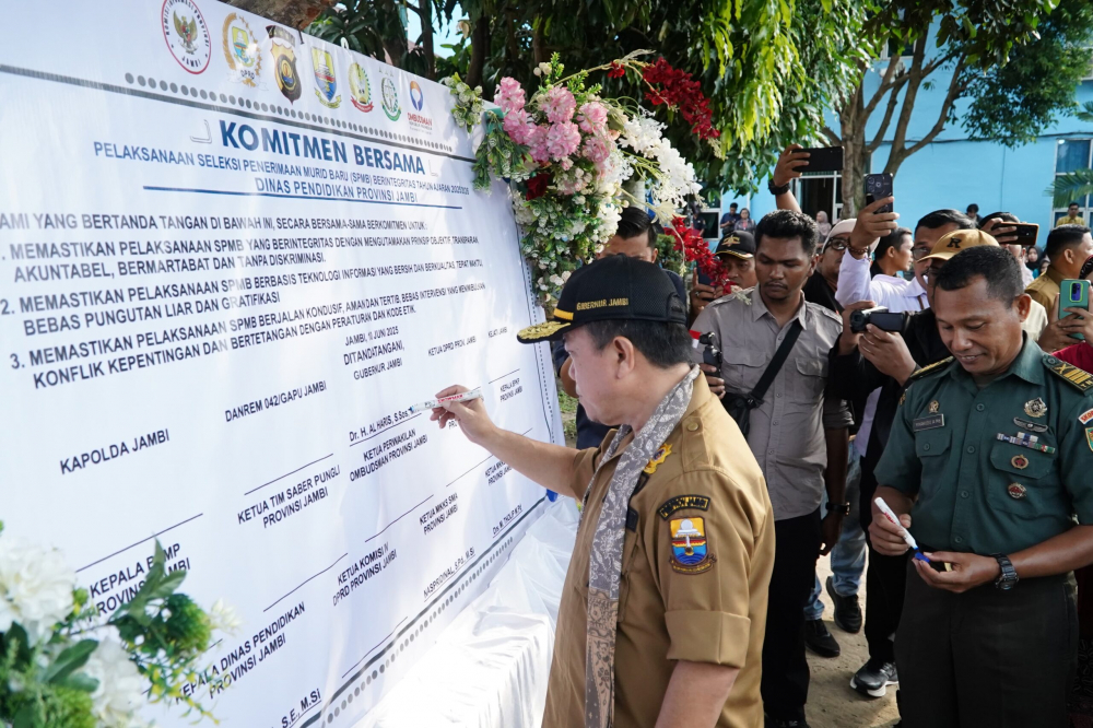 Gubernur Jambi Al Haris Teken Komitmen SPMB Berintegritas 2025/2026. Foto dok Kominfo Provinsi Jambi