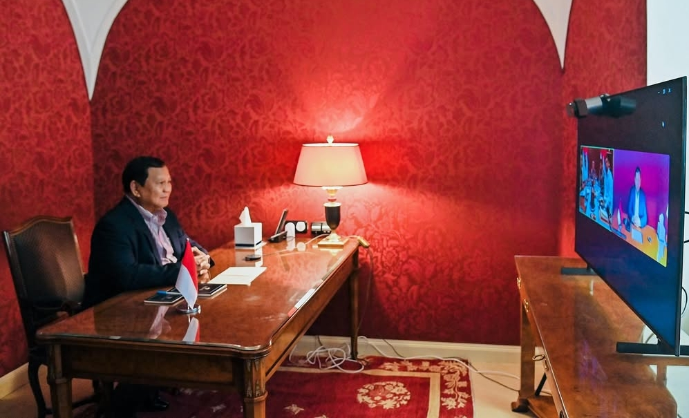 Presiden Prabowo memimpin rapat penyelesaian baras Aceh-Sumut. 