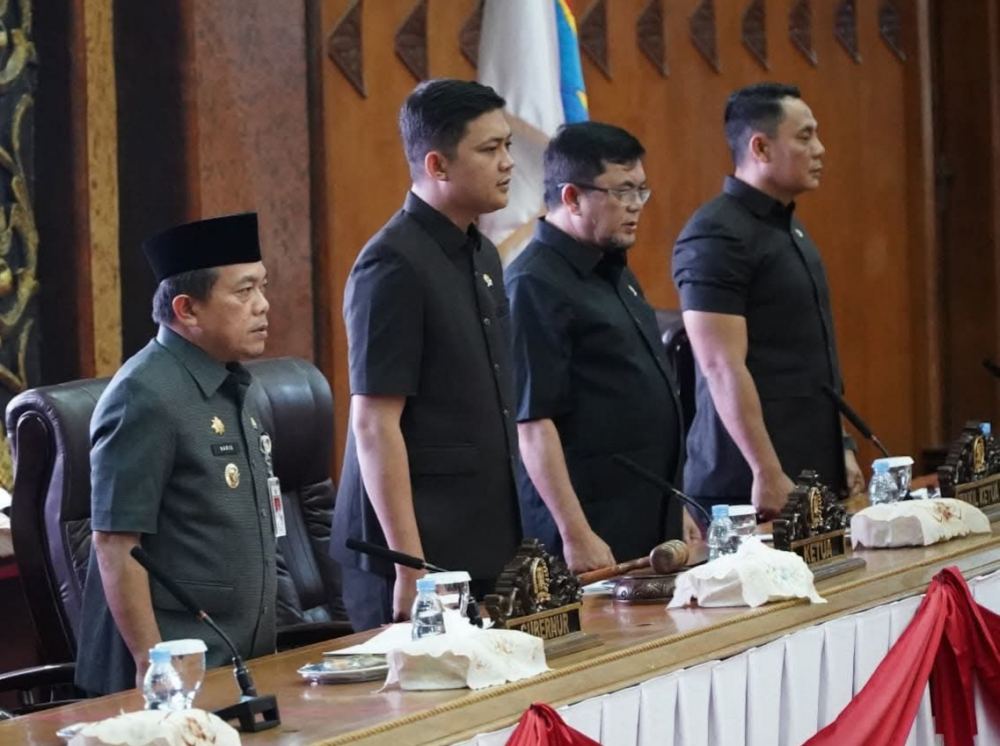 Gubernur Jambi Al Haris bersama pimpinan DPRD Provinsi Jambi.