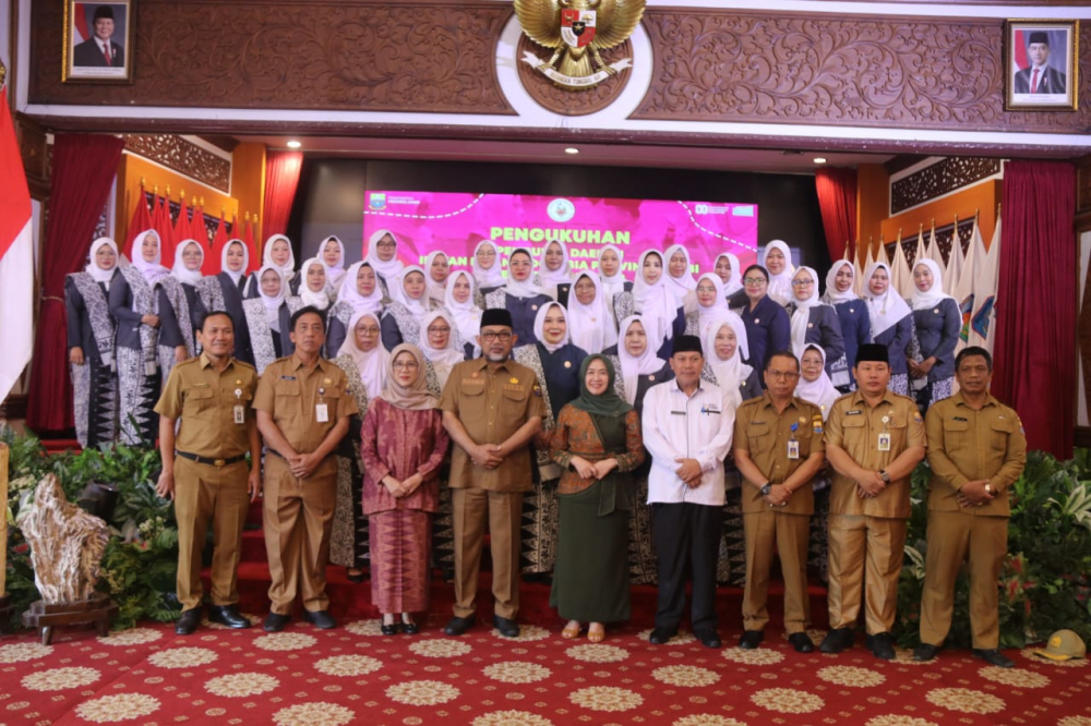 Sekda Sudirman Kukuhkan Pengurus PD IBI Provinsi Jambi. Foto dok Kominfo Provinsi Jambi