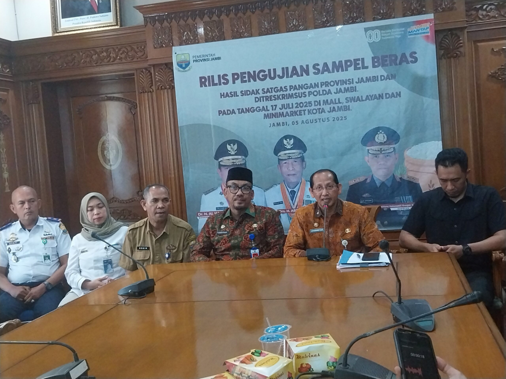 Satgas Pangan Jambi melakukan konferensi pers