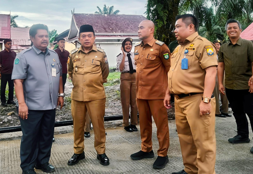 Gubernur Jambi Al Haris bersama Bupati Bungo Dedy Putra dan Kabid SMK meninjau SMK Titian Teras Bungo
