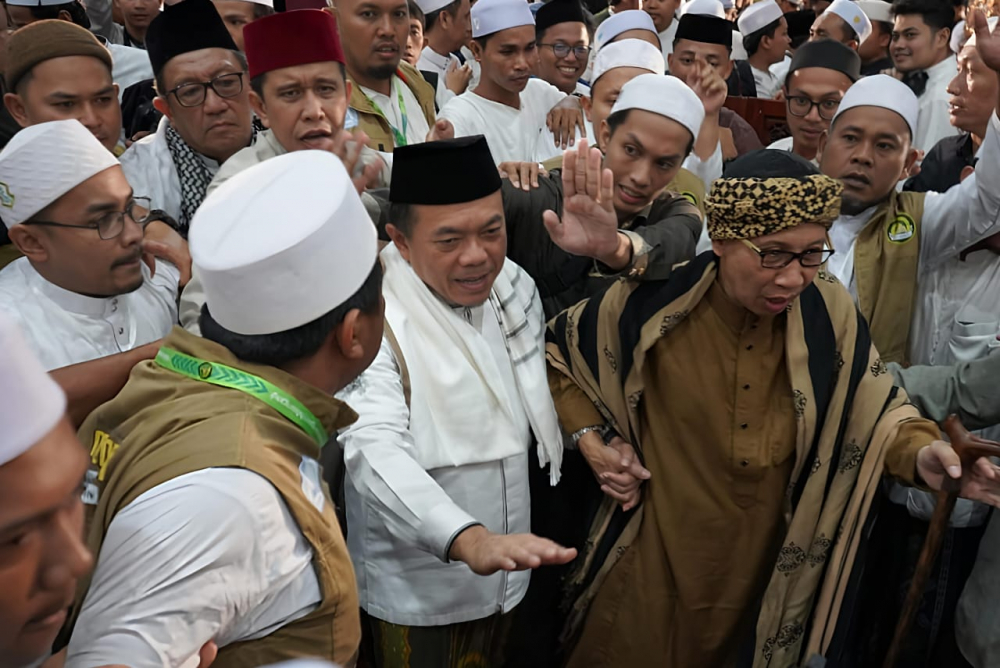 Gubernur Jambi Al Haris menghadiri Tabligh Akbar bersama Buya Yahya.