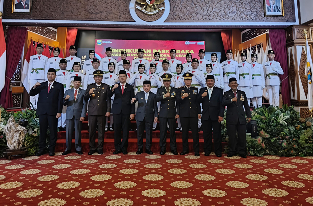 Gubernur Al Haris Kukuhkan Paskibraka Provinsi Jambi 2025. 