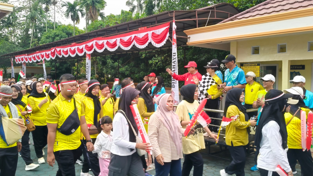 Gubernur Al Haris Lepas Peserta Jalan Sehat Satuan Kerja Peradilan Jambi.