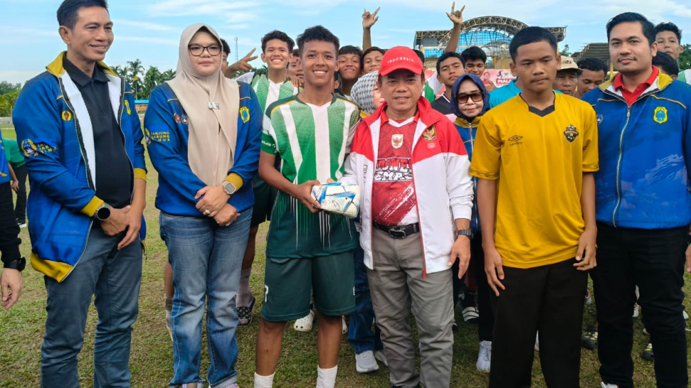 Gubernur Al Haris Dukung Pembinaan Atlet Muda Jambi Lewat Piala Soeratin. 