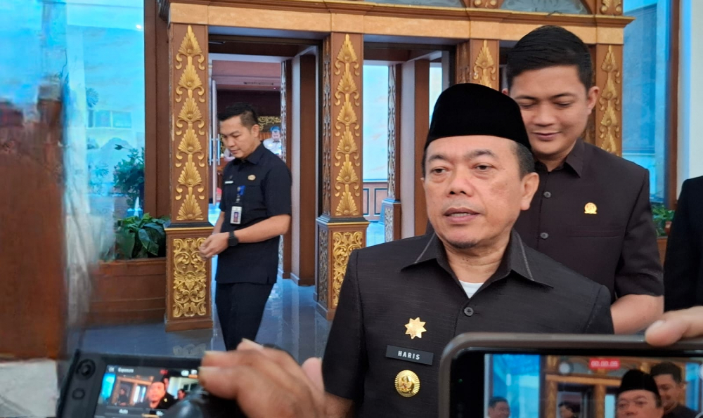 Gubernur Al Haris Hadiri Paripurna Pandangan Fraksi Terhadap Perubahan APBD 2025. 