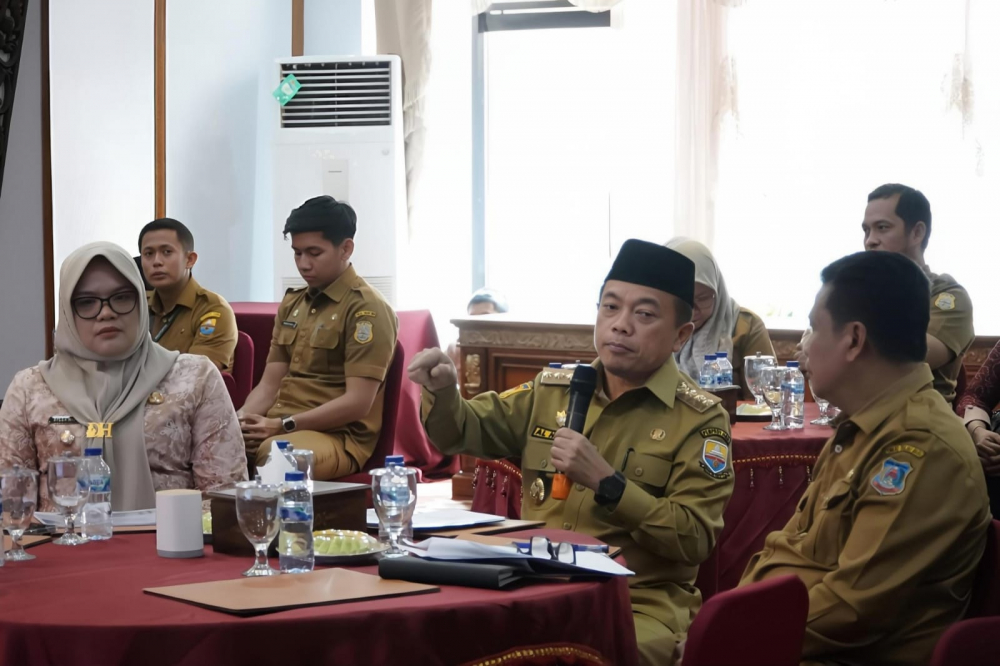 Gubernur Jambi bersama Bupati Tanjab Timur dan Wakil Bupati Tanjab Barat.
